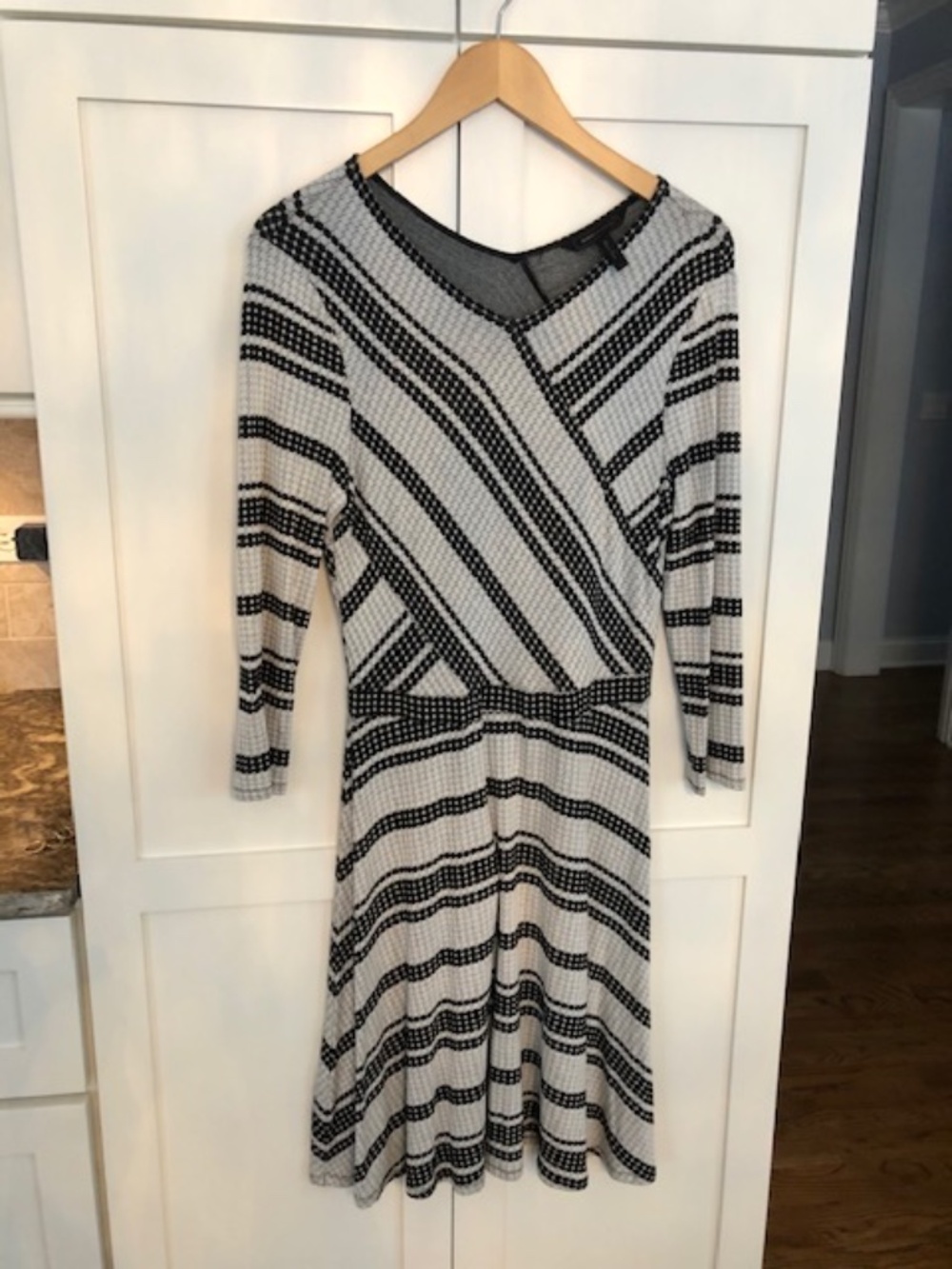 Women's BCBG MAXAZRIA Size L-3/4 Sleeve Stripe Dress-NWOT